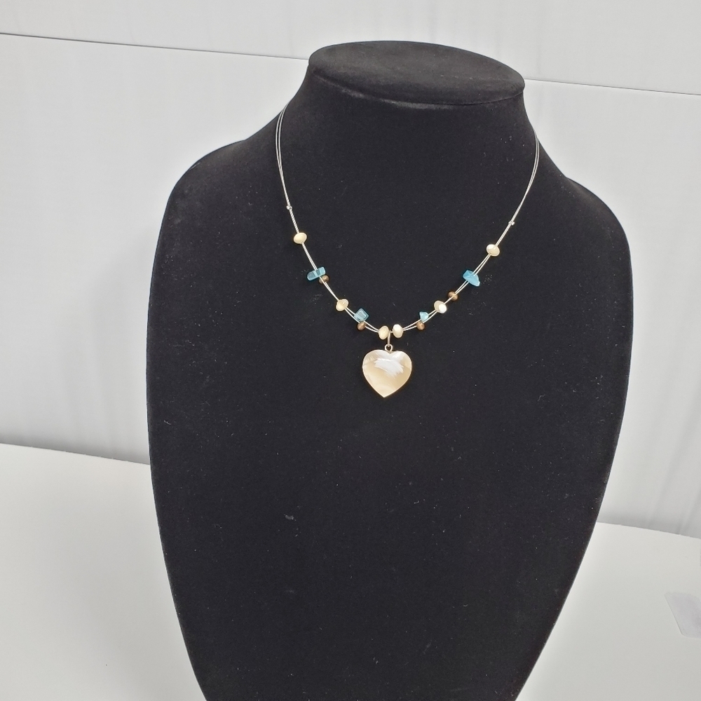 Heart Shell Necklace - Picture 8 of 8